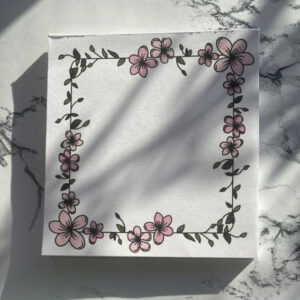 Vitt anteckningsblock med blommor